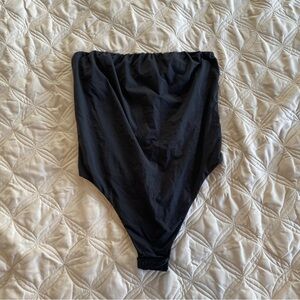 SKIMS fits everybody body suit strapless